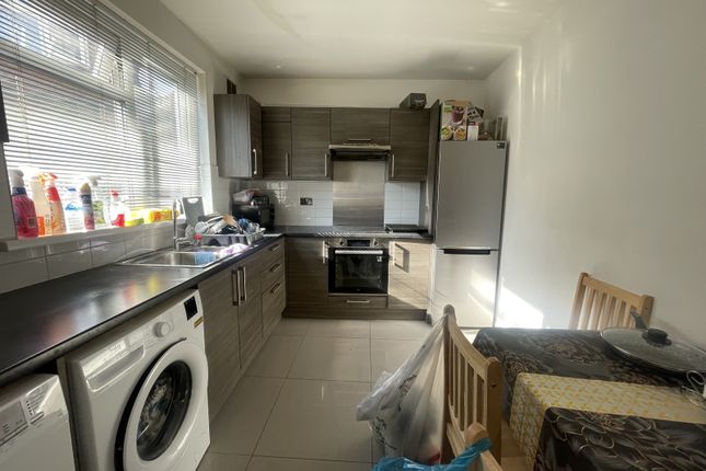 Room 5, 3a Ashfield Parade, London photo 3