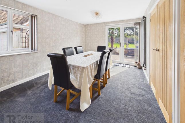 35, The Millbank, Crawley photo 4