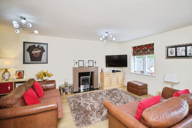 2, Galton Drive, Birmingham photo 4