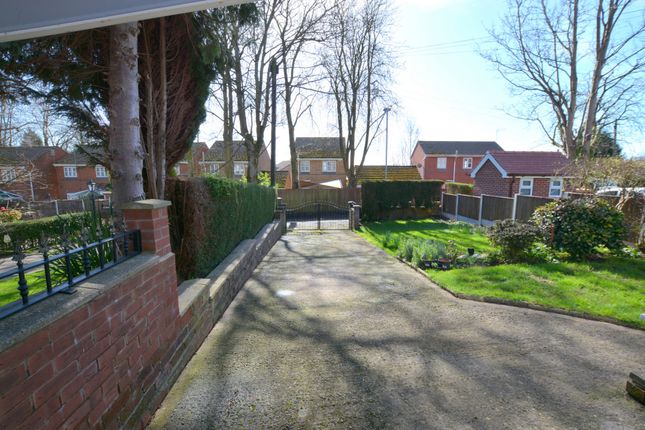 10, Mayfield Avenue, Haughton Dale, Denton photo 2