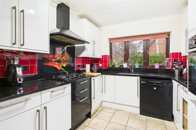 48, Nash Grove Lane, Finchampstead photo 2