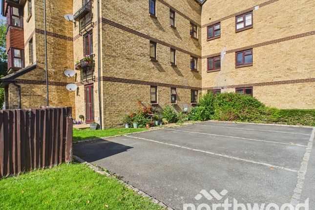 2-bed flat on Longacre Road, Ashford, £1,150/mo