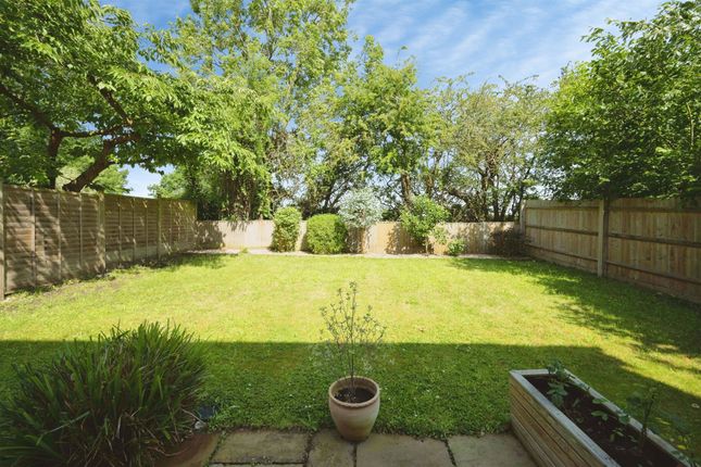 8, The Meadows, Aylesbury photo 4