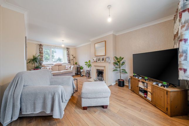51, Chaucer Avenue, West Yorkshire photo 2