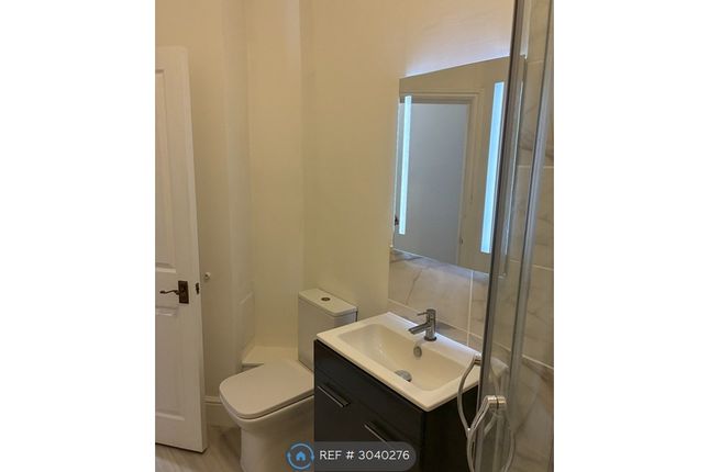 Flat, Blythe Road, Hammersmith photo 4