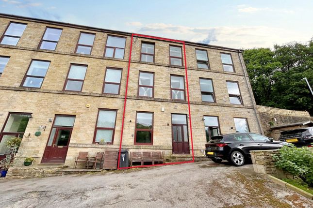 Thumbnail Town house for sale in Beestonley Lane, Holywell Green, Halifax, West Yorkshire