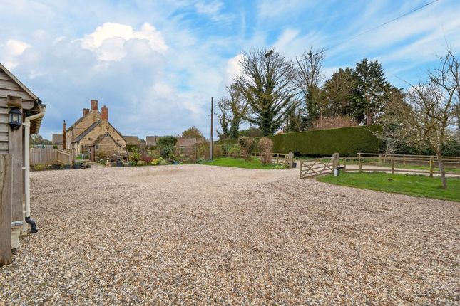 Trout House, Lechlade photo 3