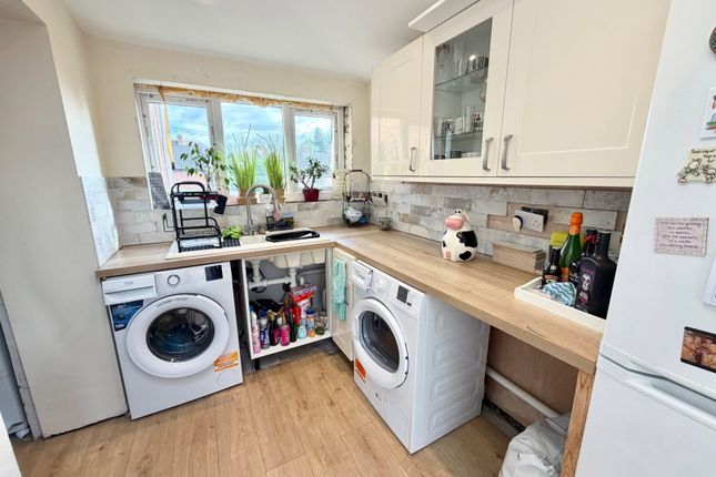 5, Foxhills Road, Stourbridge photo 4