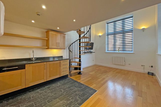 6 Ewell Grove Court, Epsom photo 2