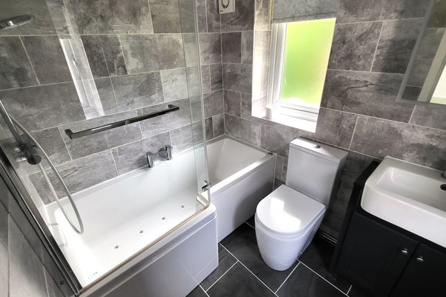 18, Larkhill Close, Leeds photo 5