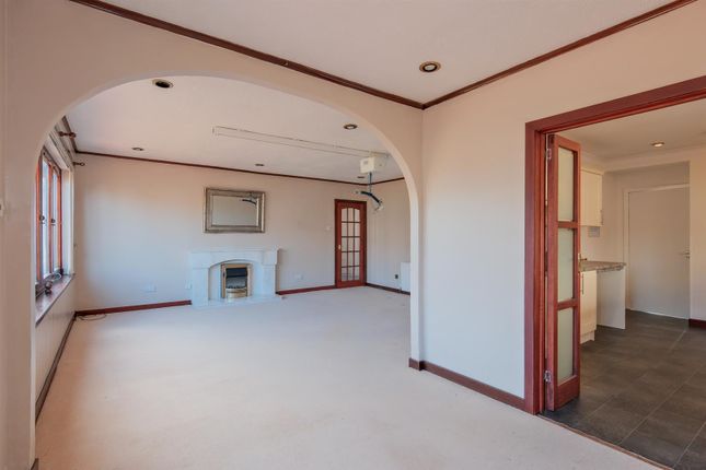14, Montgomery Crescent, Wishaw photo 4