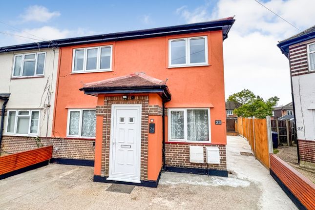 24, Vineyard Avenue, London photo 4