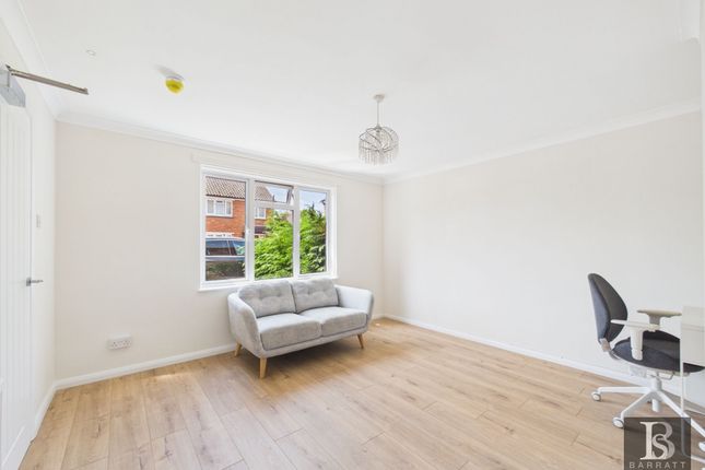 6 Stuart Close, Windsor photo 3