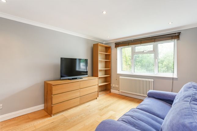 Flat to rent in Summerland Gardens, London