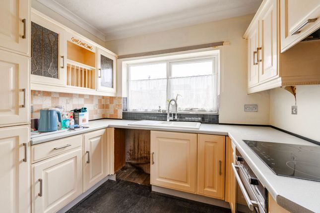 101 Kimberley Road, Lowestoft photo 3