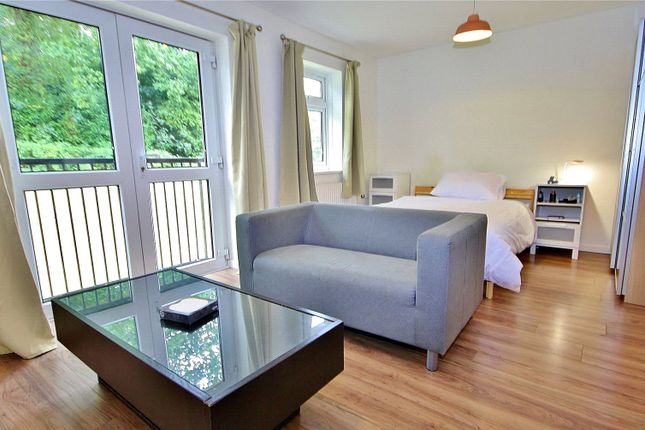 16, Apple Trees Place, Woking photo 2