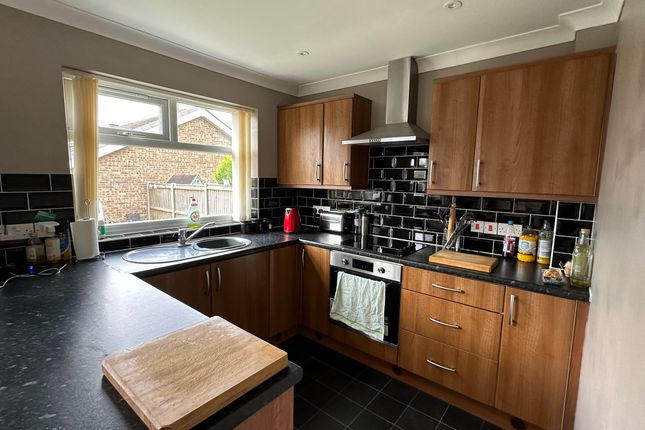 34, Cranleigh Road, LOWESTOFT photo 3