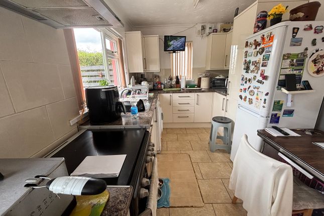 Tawelan Bungalow, Pentremeurig Road, Carmarthen photo 5