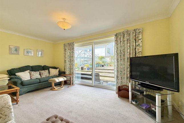 4, Summerlands Close, Brixham photo 2