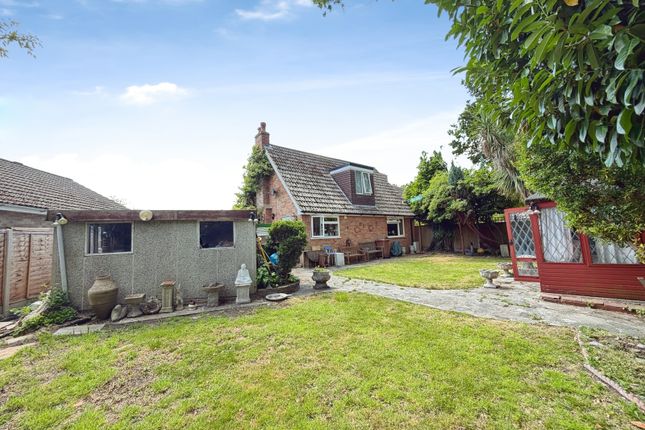 7, Robin Close, Ash Vale photo 2