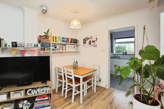31, Bryn Yr Ysgol, Caerphilly photo 4