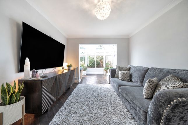 83, Copthall Road West, Uxbridge photo 2