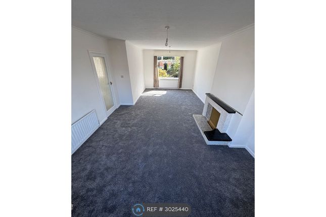 Montcalm Crescent, Leeds photo 4