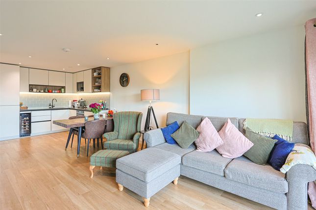 Flat 74, Fairbank House, 13, Beaufort Square, Colindale photo 4