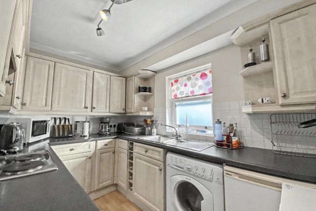 Flat 2, 1A, Bexley Street, Windsor photo 3