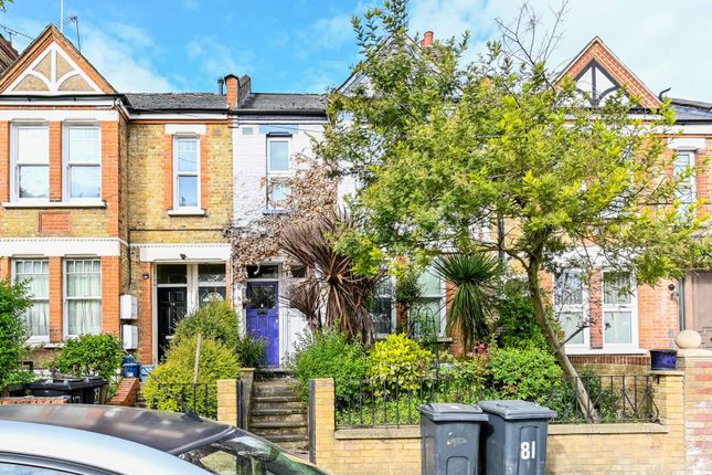 Flat to rent in Castlewood Road, Stamford Hill, London
