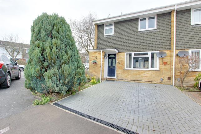 Thumbnail Semi-detached house for sale in Buckingham Road, Tring