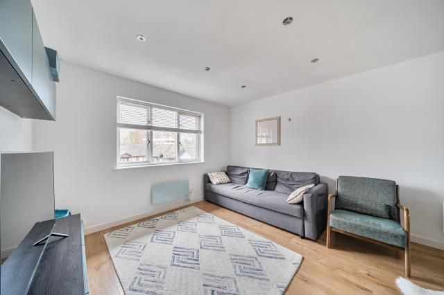 2-bed flat on 70, Lichfield Gardens, Richmond, £550,000