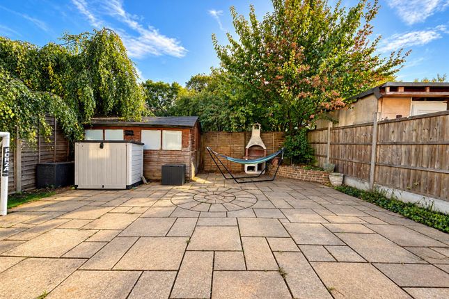 61, Micklem Drive, Hemel Hempstead photo 3