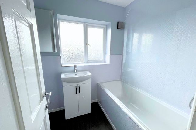 13 Western Way, Wellingborough photo 2