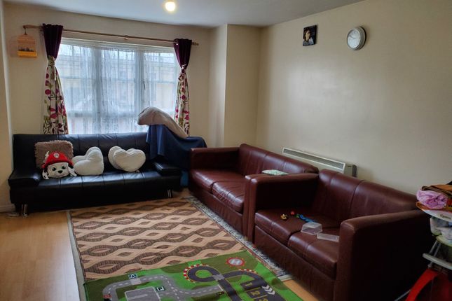 32, Williams Drive, Hounslow photo 4