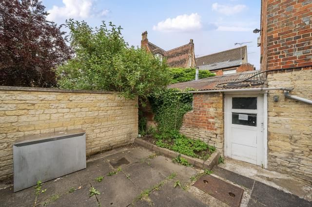 Flat E, 79, High Street, Witney photo 3
