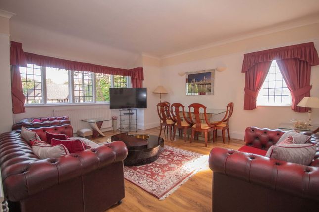 2, Flat  Canterton, Pinner photo 3