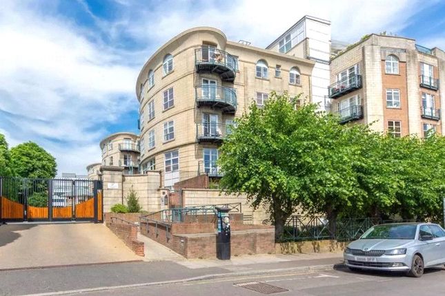 Flat 145 Wimbledon Central, 21-33, Worple Road, London photo 3