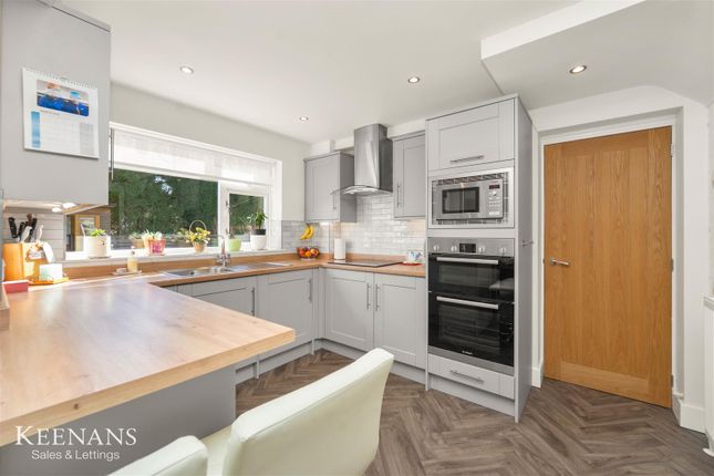 17, Dawson Avenue, Simonstone photo 4