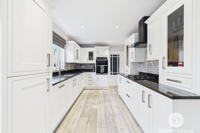 5 Heys Court, Blackburn photo 3
