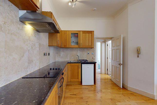 Flat 8, 54, Hogarth Road, Earls Court photo 4