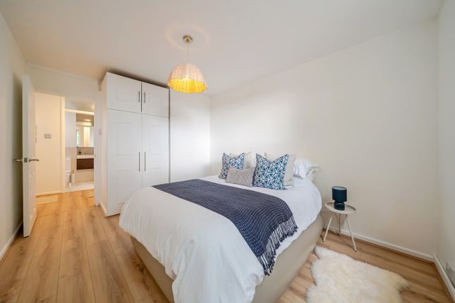 Flat 4, Kingsdown Court, 56, Bolingbroke Grove, London photo 4