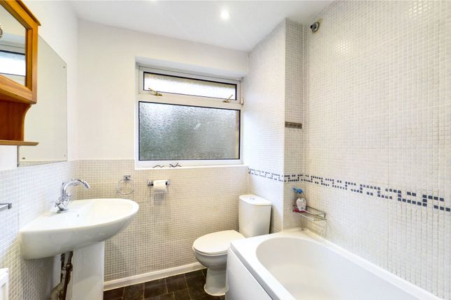 Town house to rent in Elvaston Way, Tilehurst, Reading, Berkshire