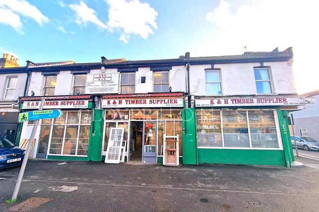 Commercial property to let in Lea Bridge Road, London