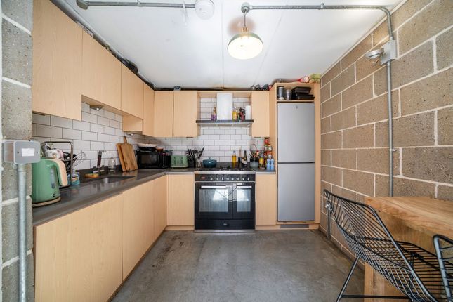 Flat 5, 2, Belsham Street, London photo 4