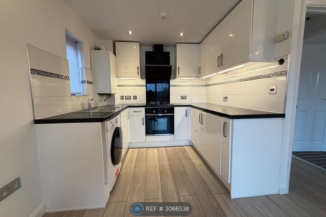 Flat C, Woodley Headland Peartree Bridge, Milton Keynes photo 2