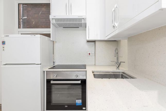 Flat 3, 11A, Wordsworth Parade, Greater London photo 2