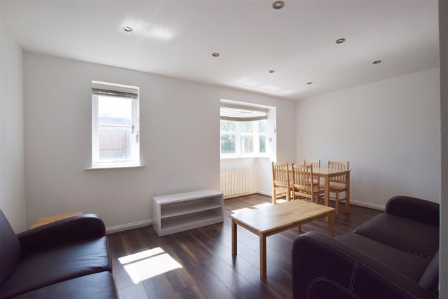 Thumbnail Flat to rent in Woodvale Way, Cricklewood, London
