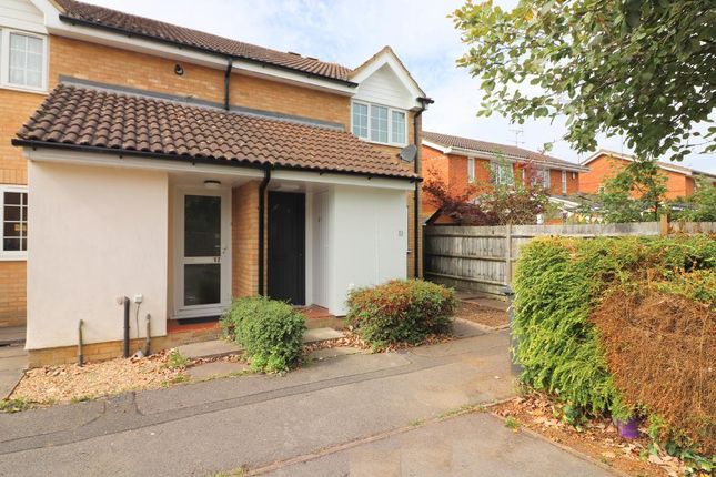 Thumbnail Maisonette for sale in Claverley Green, Luton, Bedfordshire