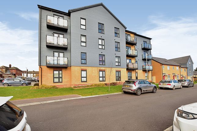 Flat for sale in Lywood Drive, Sittingbourne